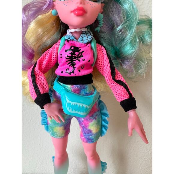 Monster High Lagoona Blue Doll Colorful Streaked Hair Pet Accessory 2021 - Picture 3 of 7